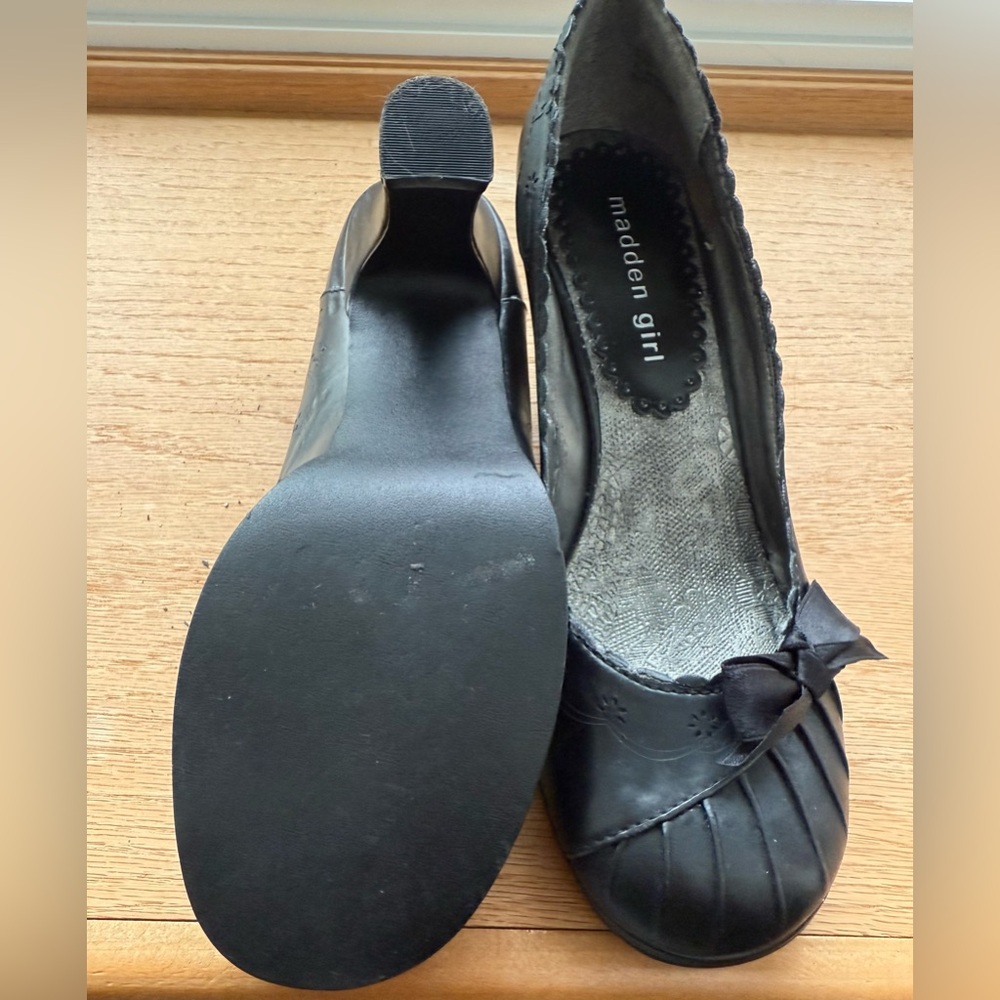 Madden Girl Black Heels with Classic Design - Picture 3 of 3